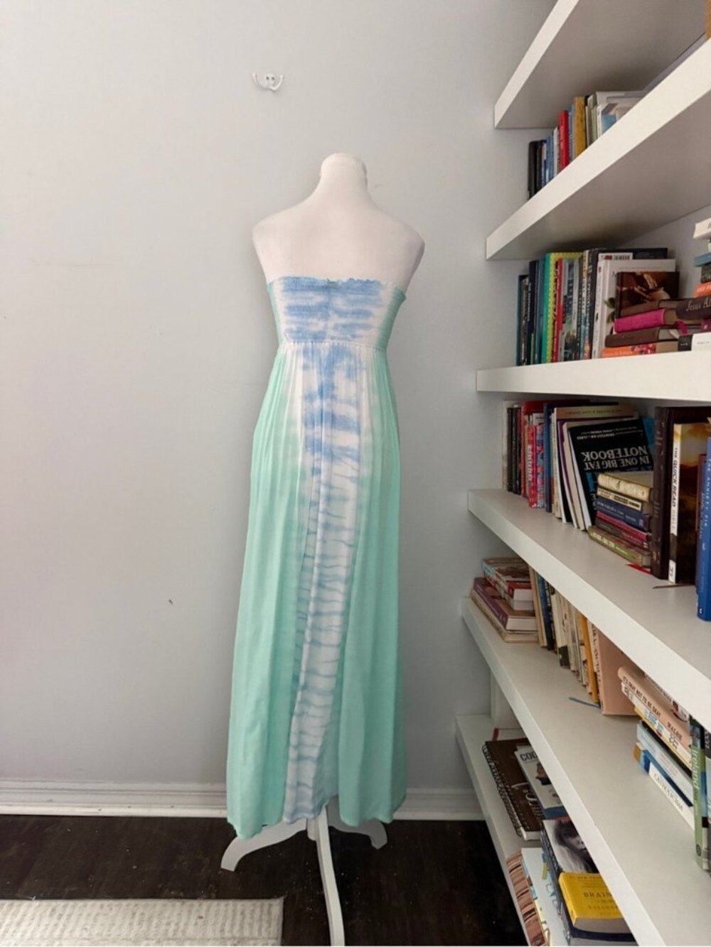 Tiare Hawaii Jasmine maxi dress in blue and green ombré one size - Picture 5 of 10